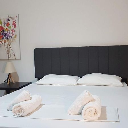 Olive Apartment- Athens Center, 4 Bd, 1.5 Bath Εξωτερικό φωτογραφία